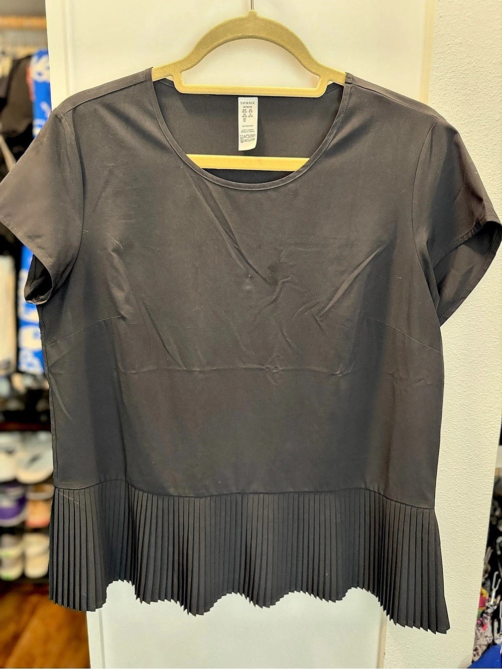 SPANX Black Pleated Hem Short Sleeve Top Blouse Medium Like New
